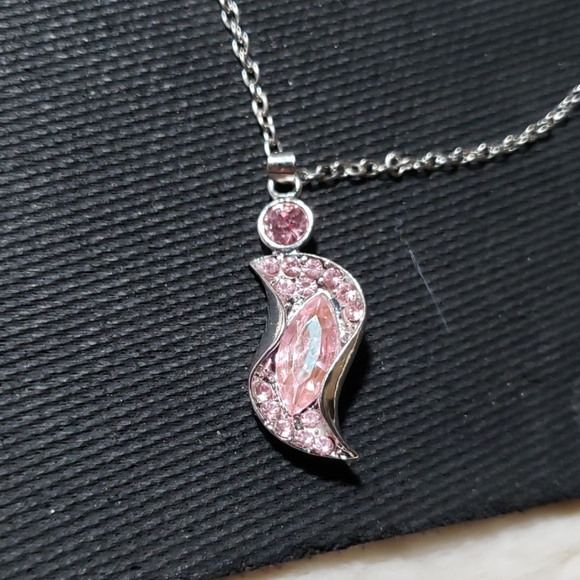 Earing, Necklace, Bracelet Set - Picture 4 of 6